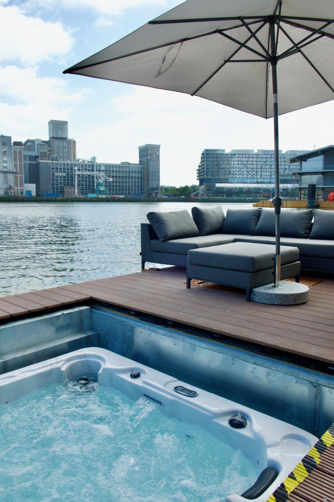 Villa Wikkelboats At Floating Rotterdam Rijnhaven Exterior foto