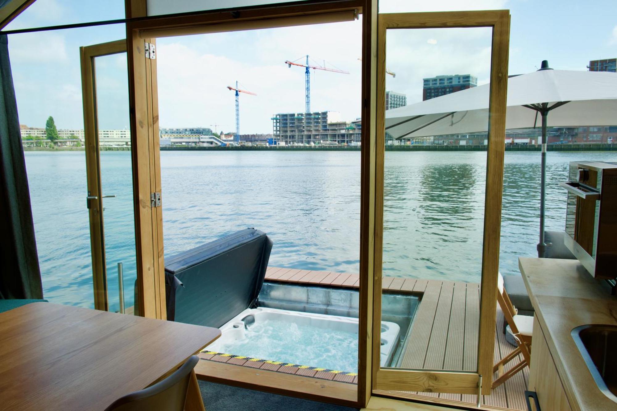 Villa Wikkelboats At Floating Rotterdam Rijnhaven Exterior foto